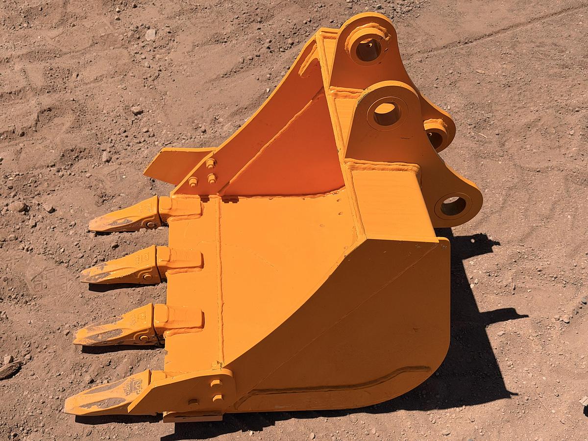 Used 24" Excavator Bucket