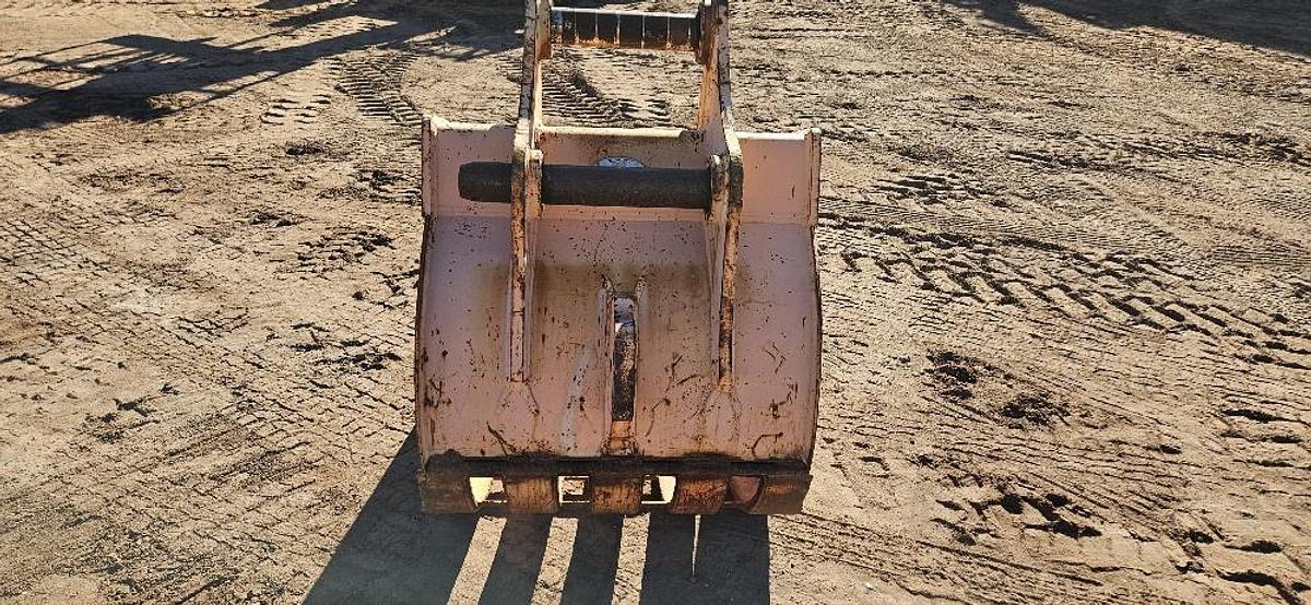 Used 36" Excavator Skeleton Bucket