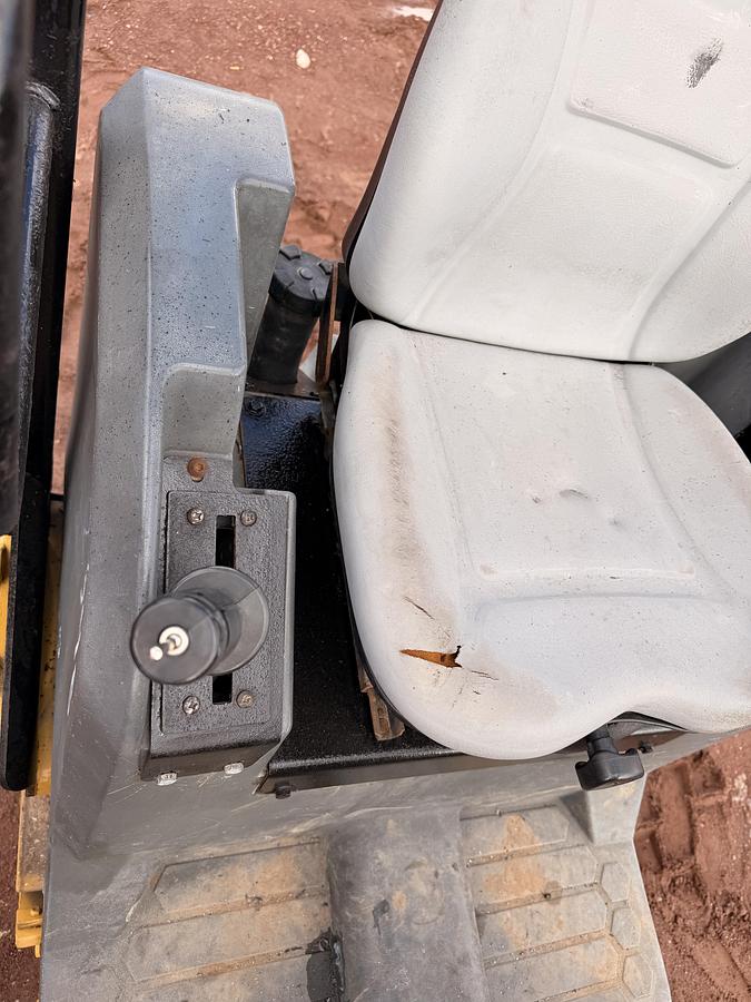 Used 2013 CAT Smooth Drum Roller