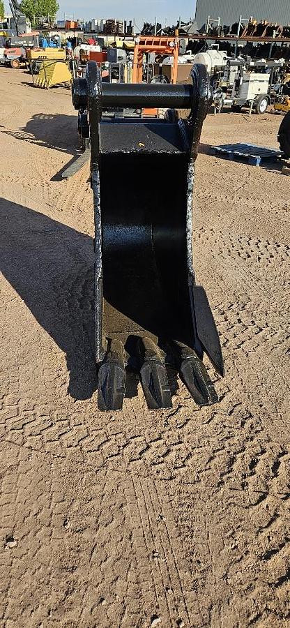 Used 24" Excavator Bucket