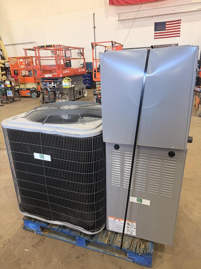 Used DAY & NIGHT 4T 17 SEER A/C UNIT