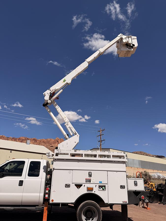 Used 2016 Ford F-550 Bucket Truck