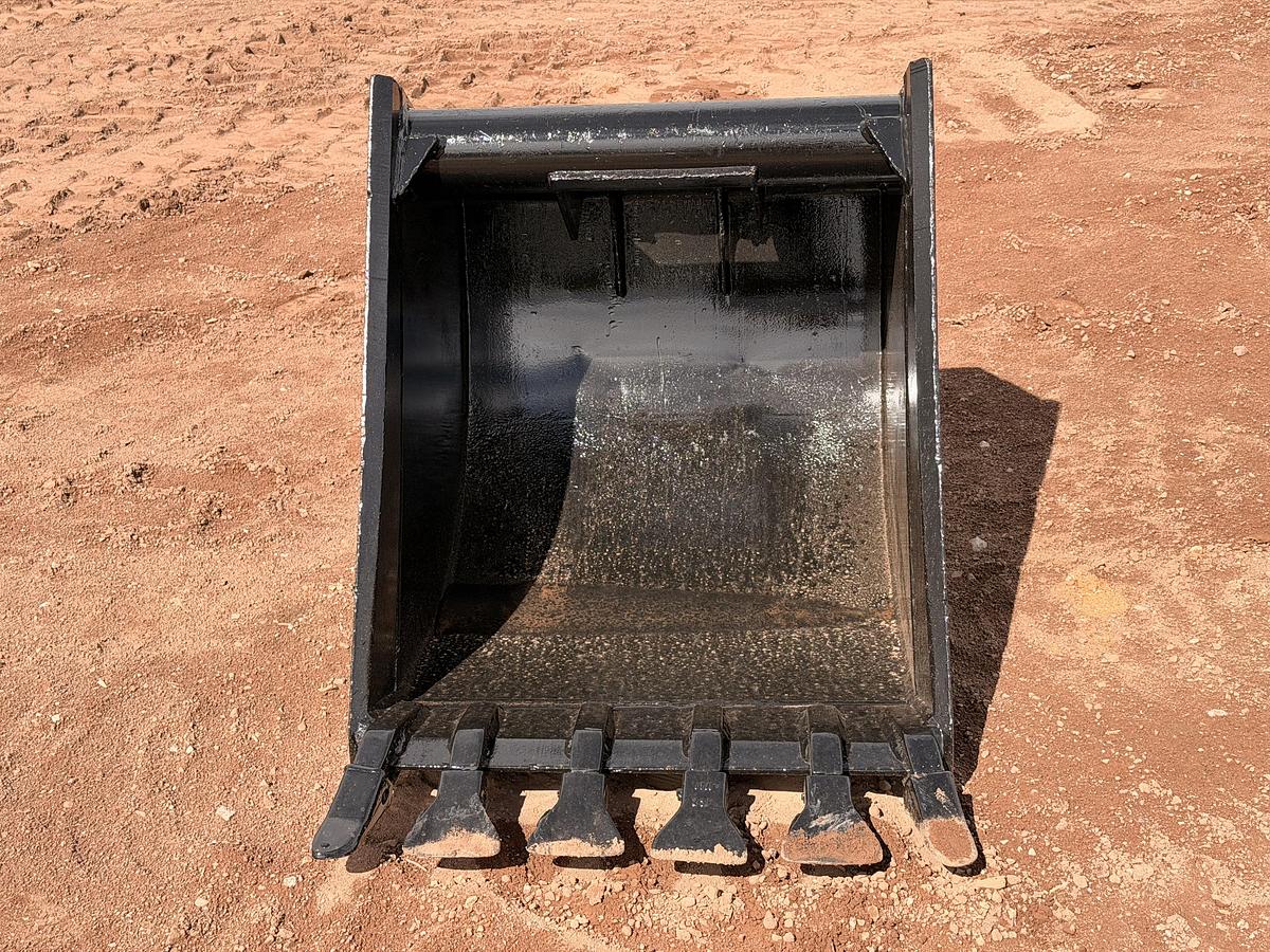 Used Wain-Roy 30" Excavator Bucket