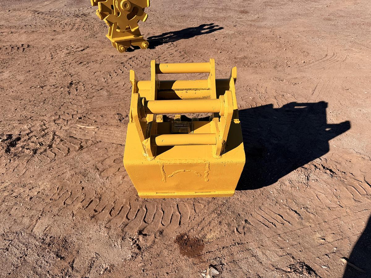 Used 24" Excavator Bucket