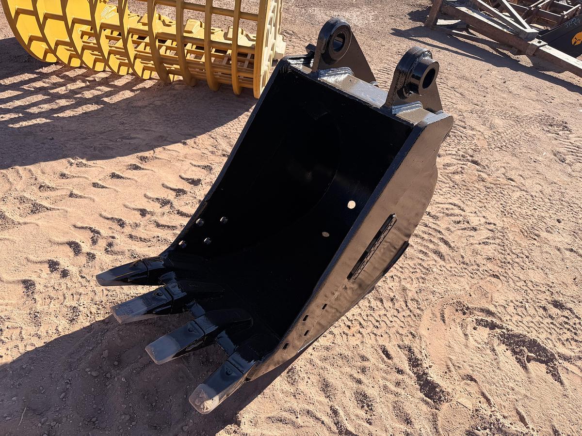 Used 24" Komatsu Excavator Bucket