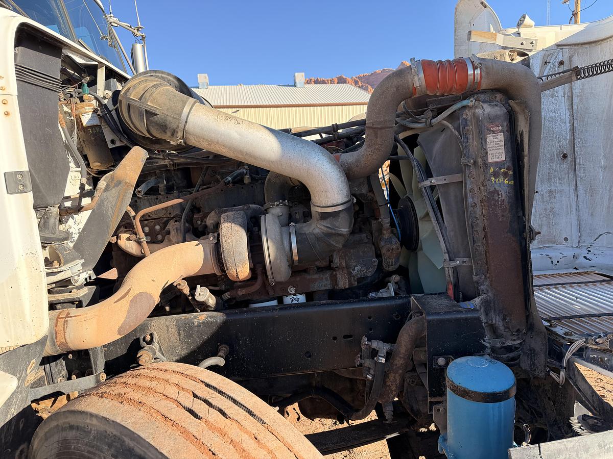 Used 1995 Freightliner FLD120 Truck