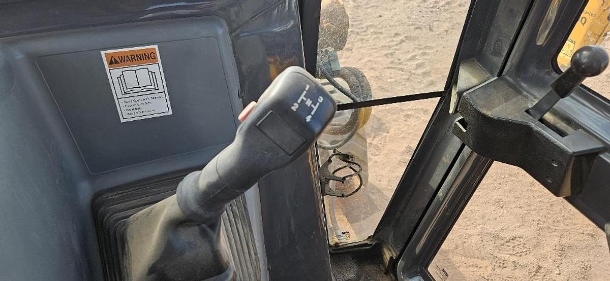 Used 2005 New Holland LV80 Grading Tractor