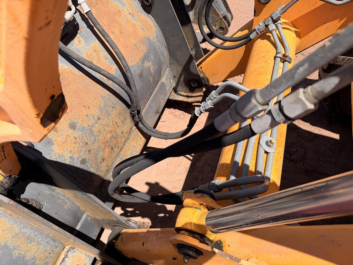 Used 2005 New Holland LV80 Skip Loader