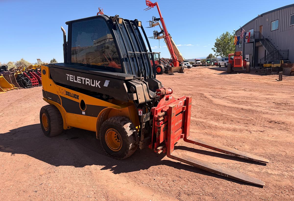 Used 2005 JCB TeleTruk Forklift