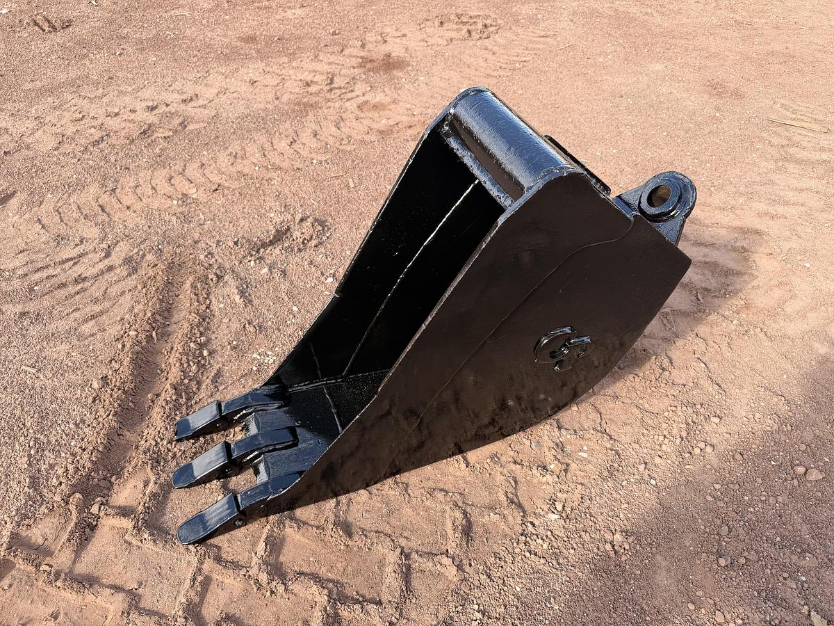Used CP Wain-Roy 12" Bucket 
