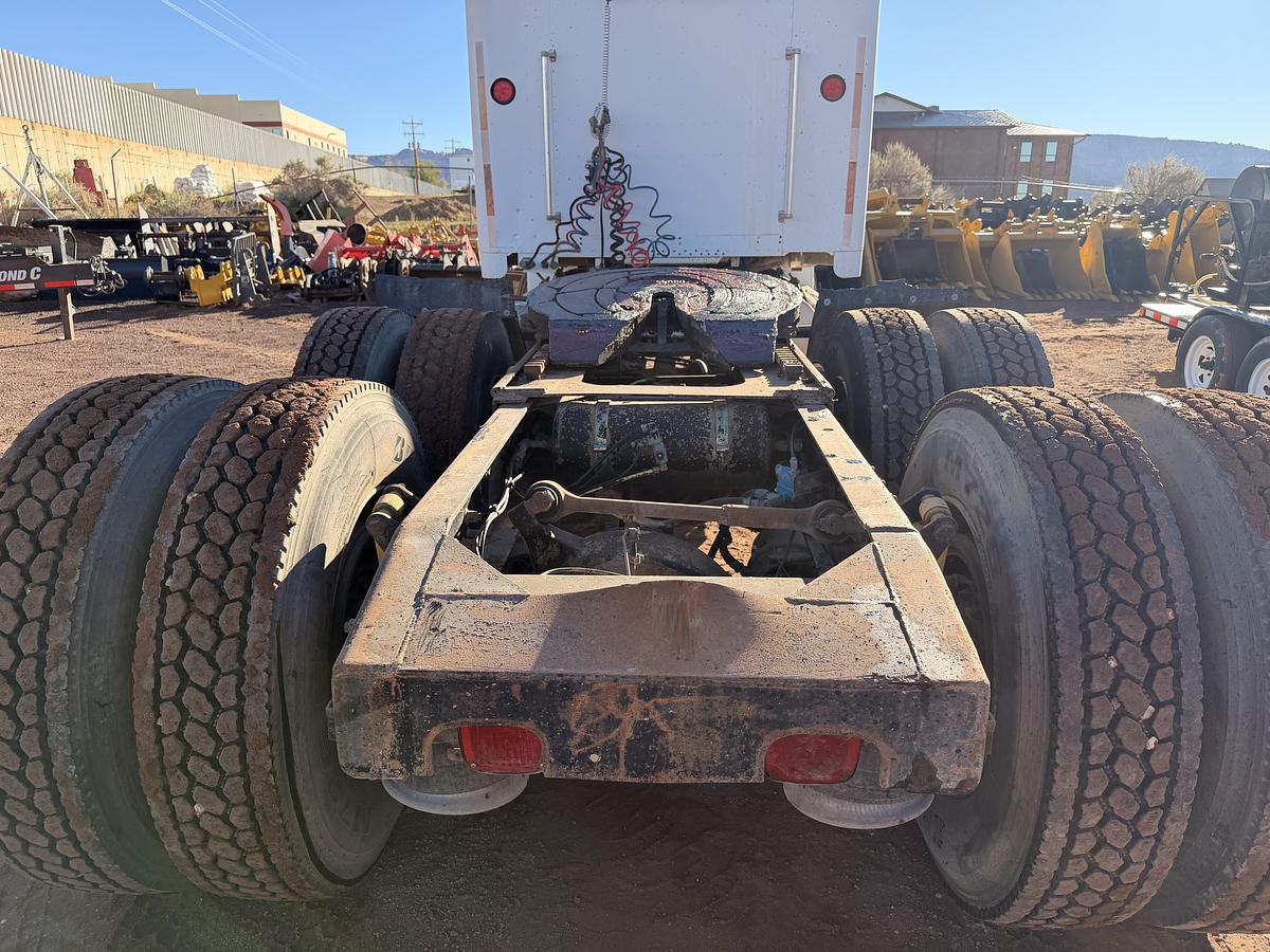 Used 1995 Freightliner FLD120 Truck