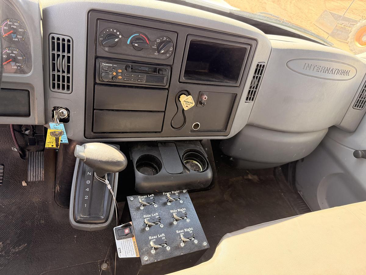 Used 2007 International 2000 Gallon Water Truck