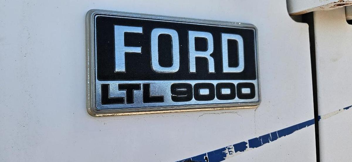 Used Ford LTL 9000 Water Truck