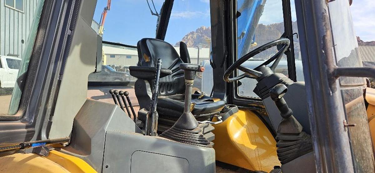 Used 2005 New Holland LV80 Grading Tractor