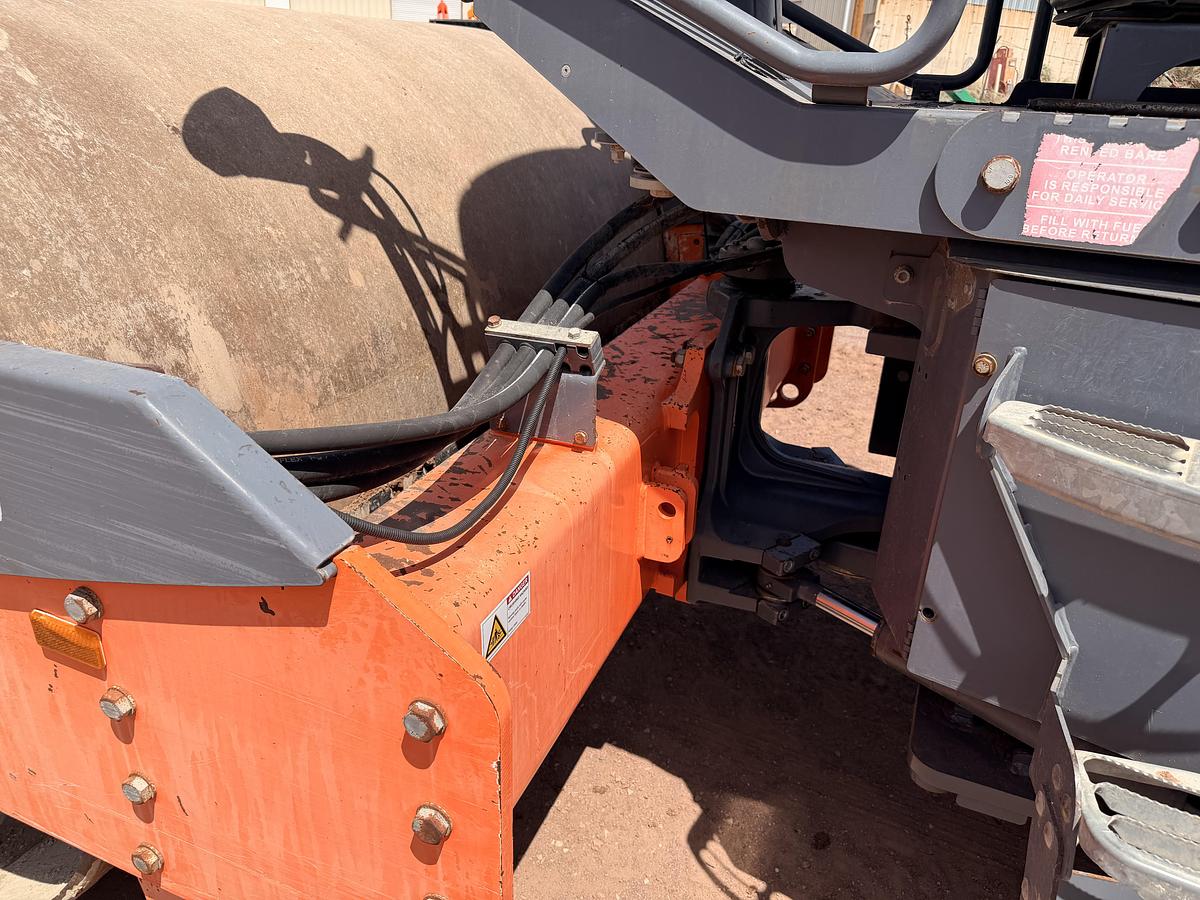 Used 2018 Hamm Smooth Drum Roller