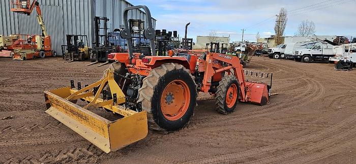 Used Kubota Tractor M4700
