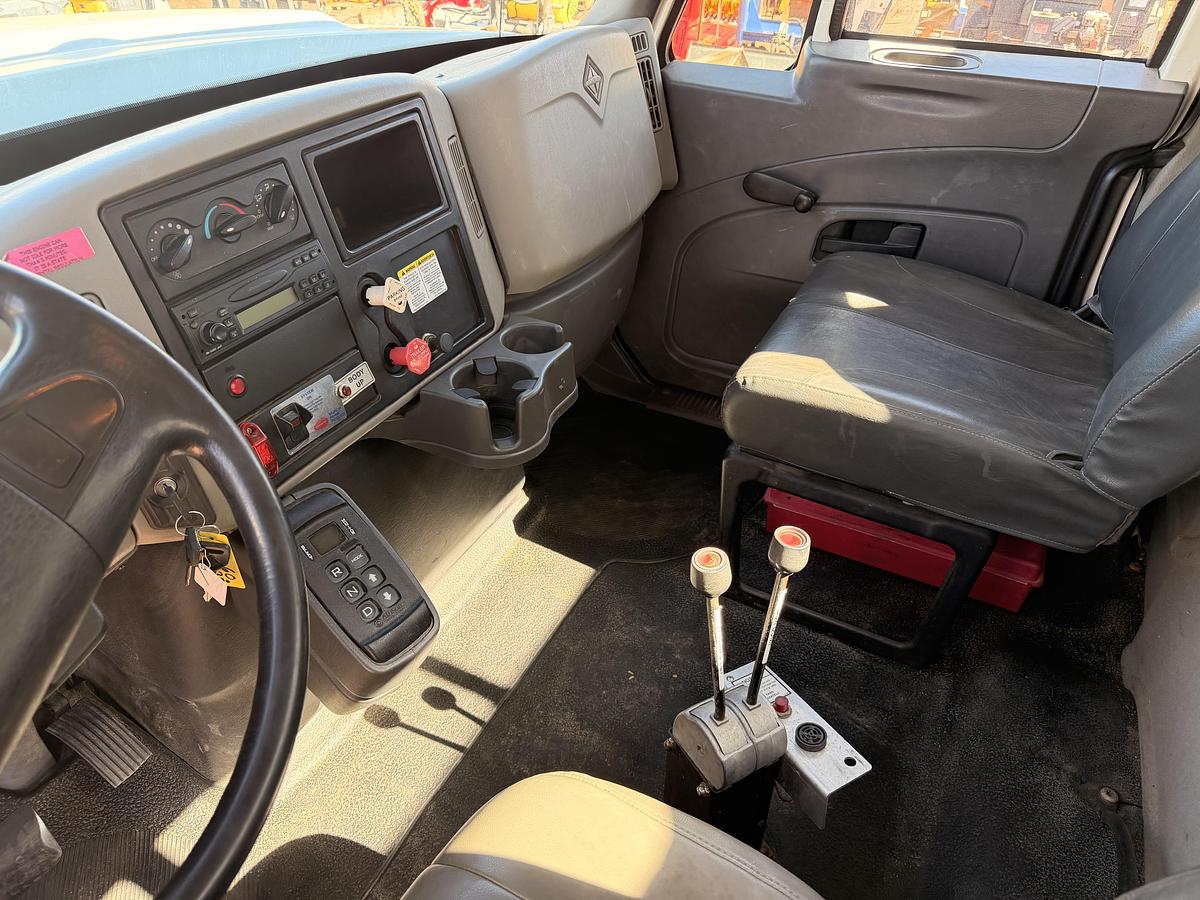 Used 2008 International Hook Truck