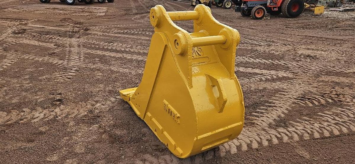 Used 27" Excavator Bucket