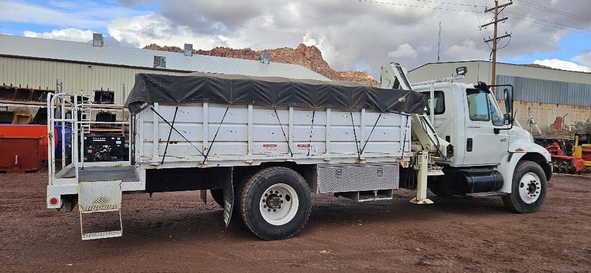 Used 2003 International Crane Truck