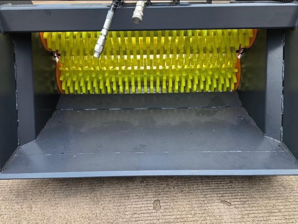 MINI EXCAVATOR SCREENING BUCKET