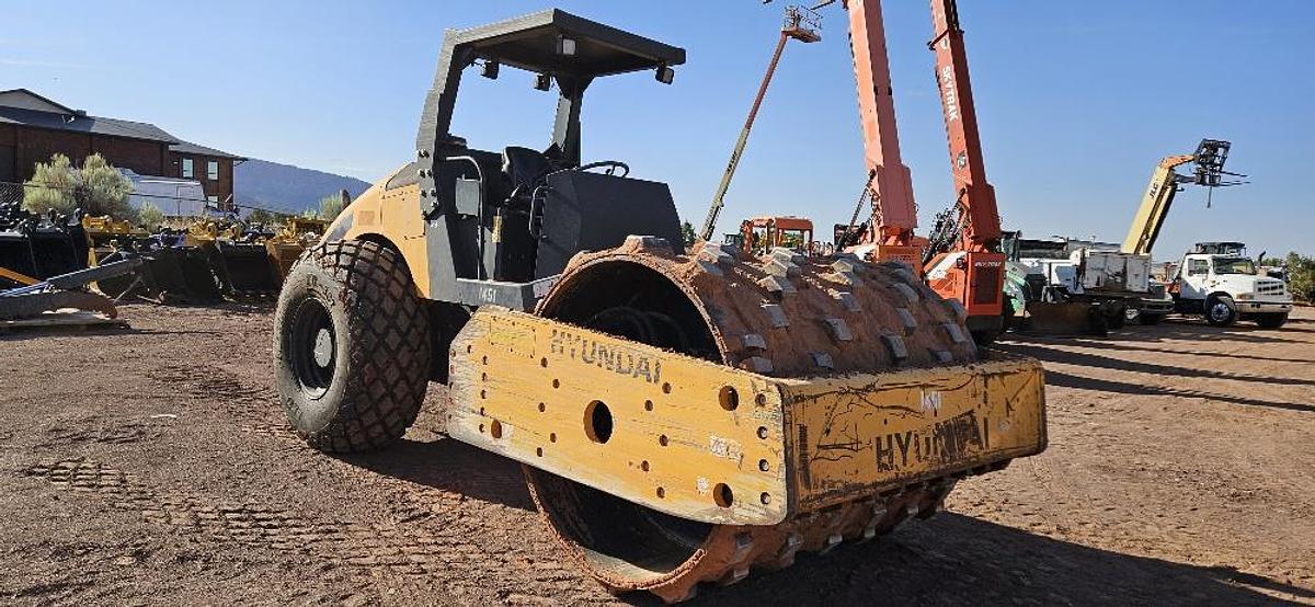 Used 2018 Hyundai Vibratory Roller Compactor