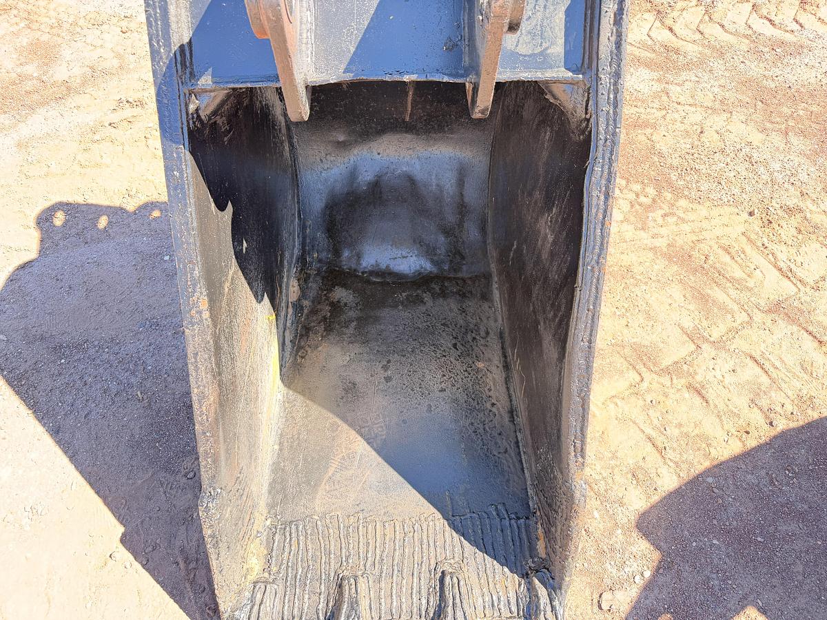 Used 24" Cat Excavator Bucket