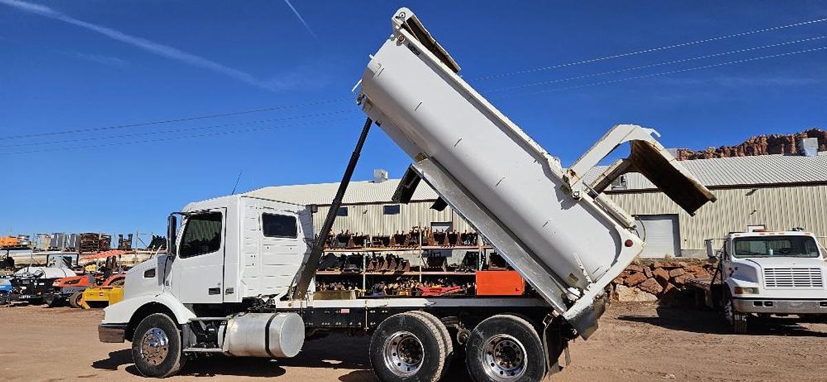Used 2008 Volvo Dump Truck