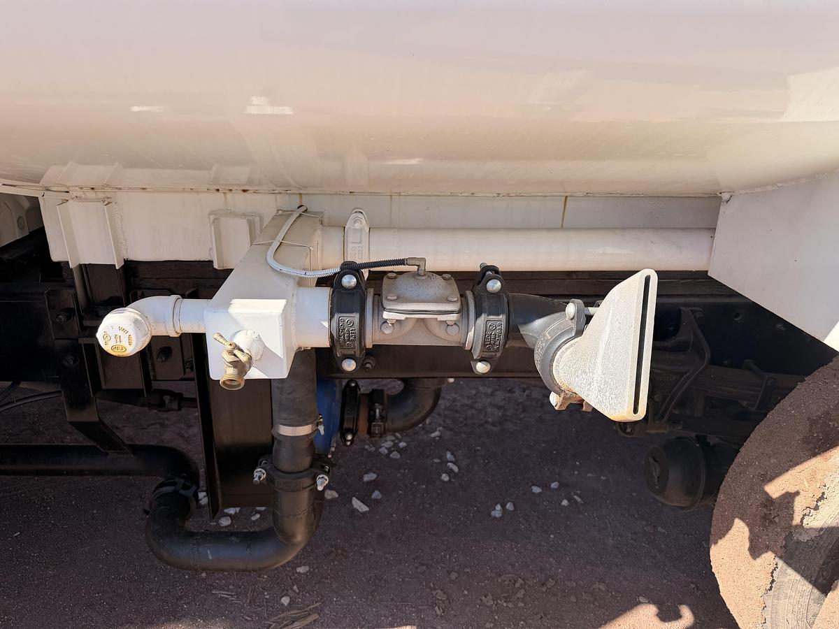 Used 2007 International 2000 Gallon Water Truck