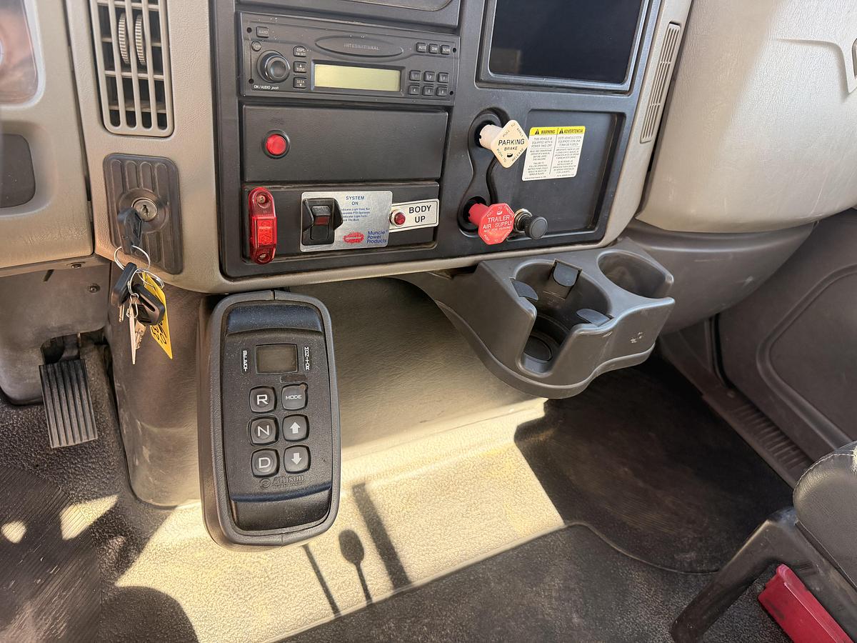 Used 2008 International Hook Truck