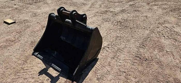 Used Caterpillar 305 Bucket