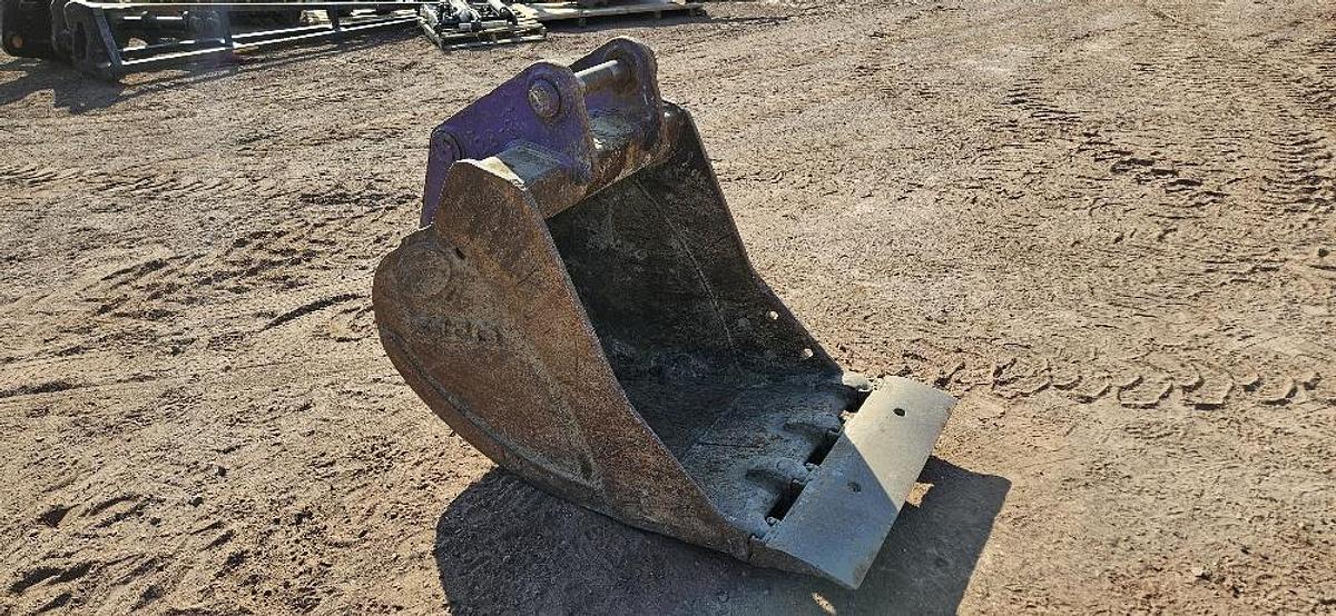 Used 32" Excavator Bucket