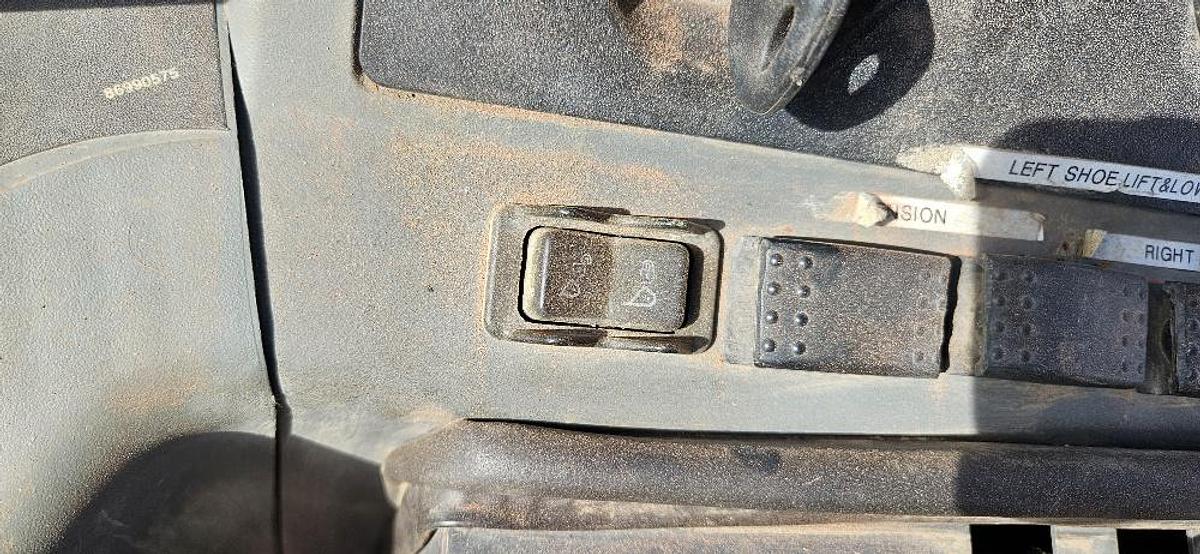 Used 2005 New Holland LV80 Grading Tractor