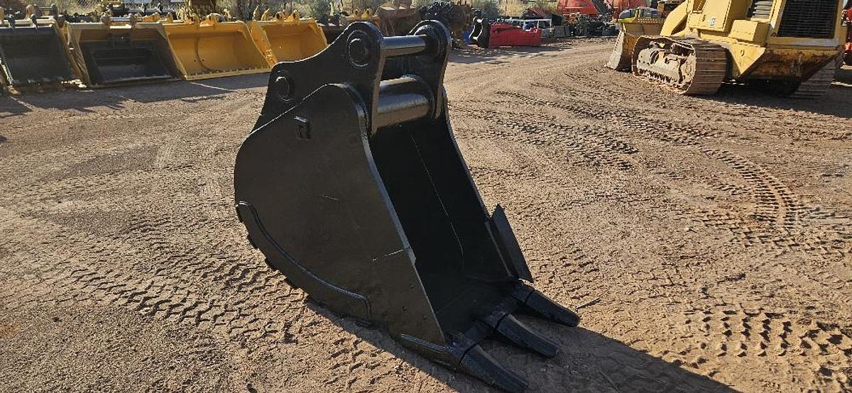 Used 32" Excavator Bucket