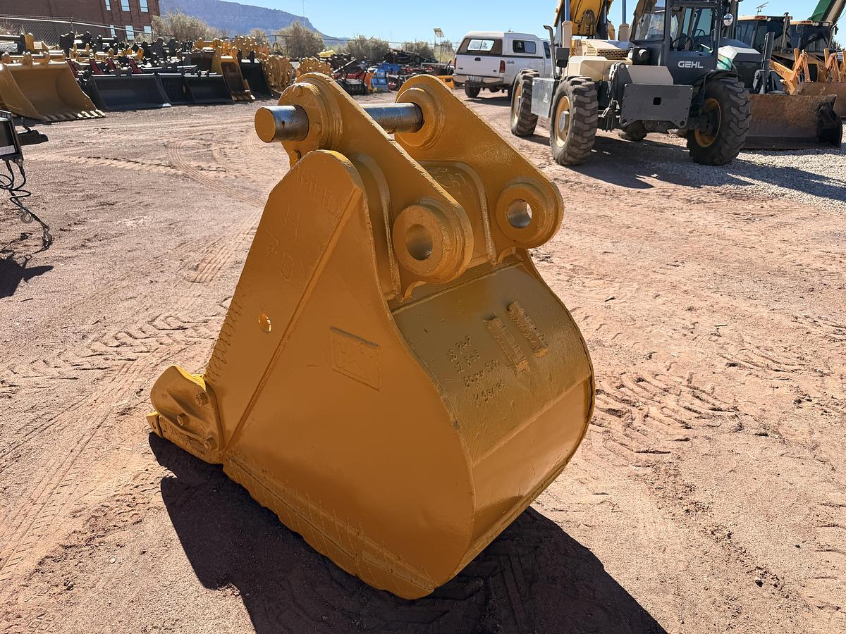 Used 32" CAT Excavator Bucket