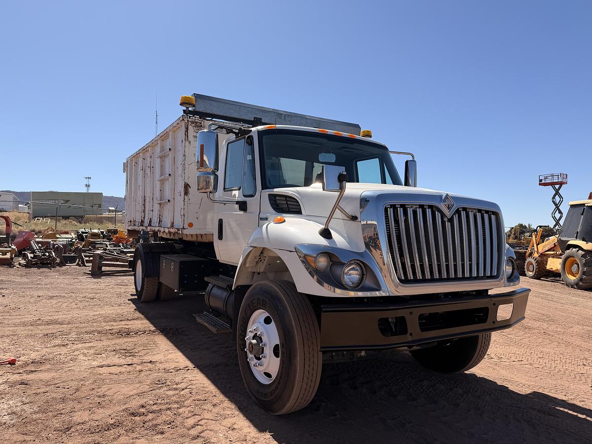 Used 2008 International Hook Truck