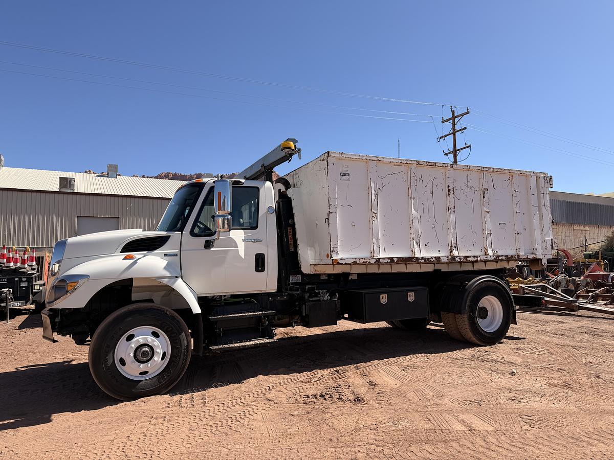 Used 2008 International Hook Truck