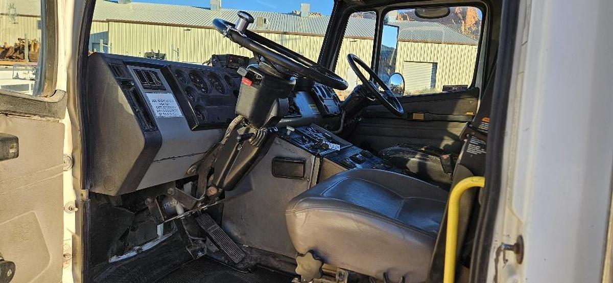 Used 2004 Freightliner Sweeper Truck