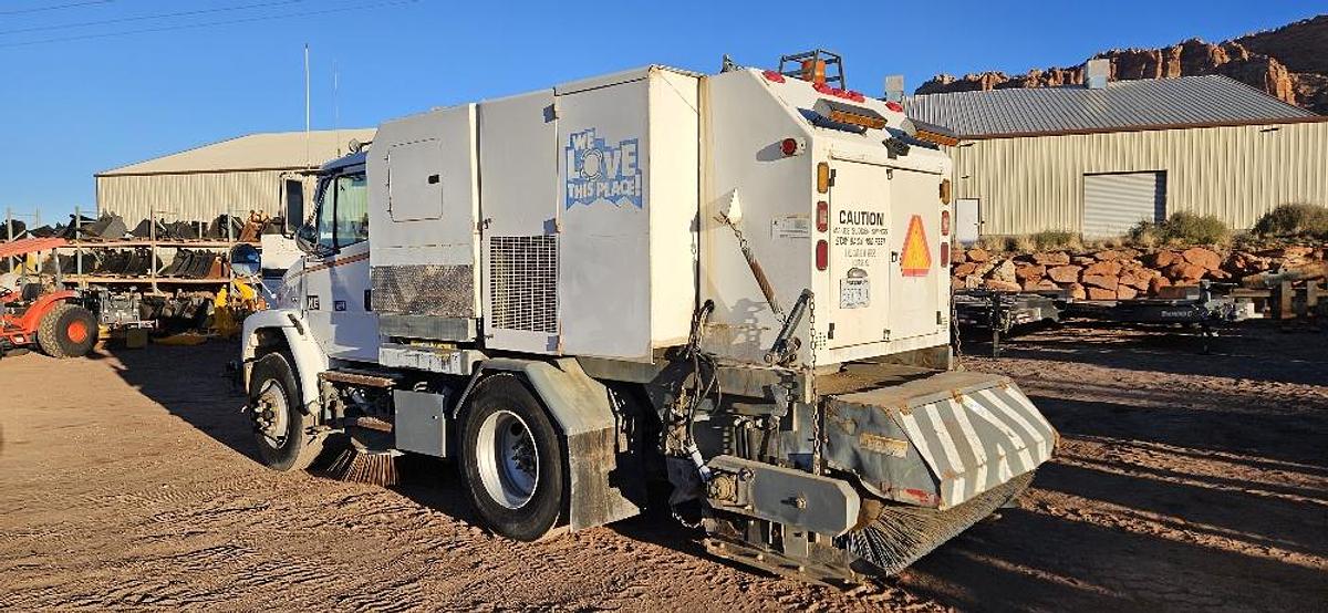 Used 2004 Freightliner Sweeper Truck