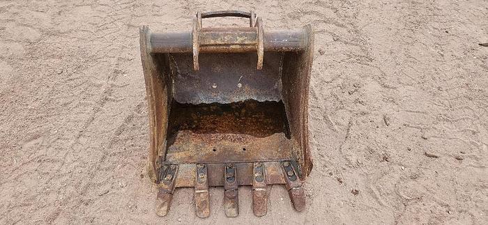 Used Bobcat 2' Bucket