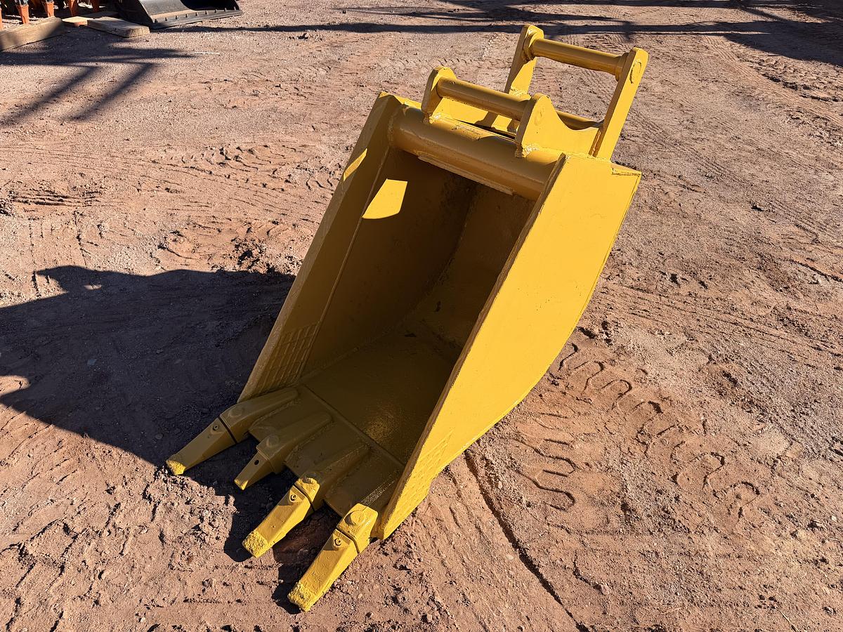 Used 24" Excavator Bucket