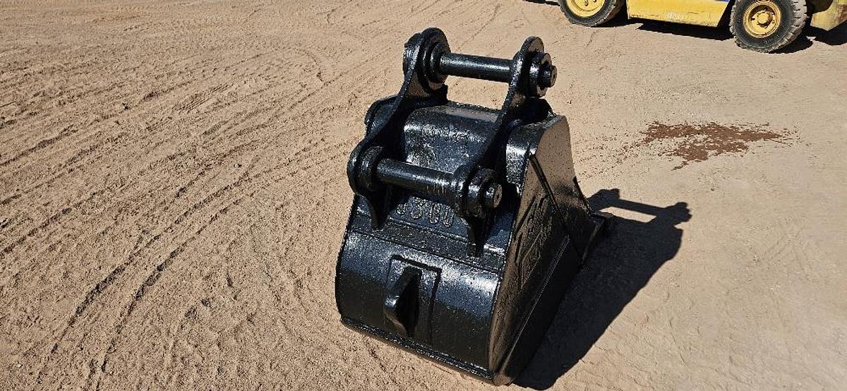 Used 24" Excavator Bucket