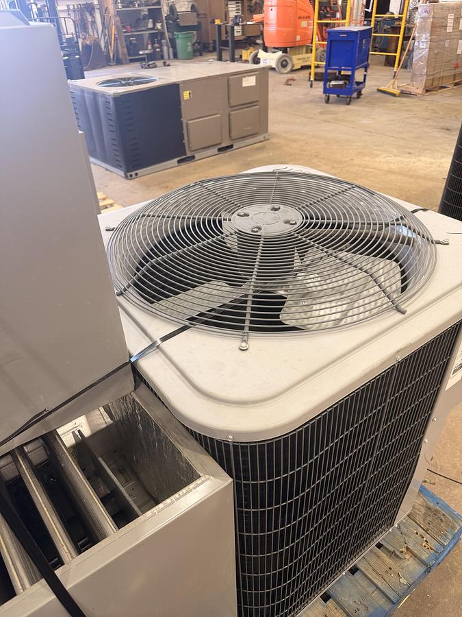 Used DAY & NIGHT 4T 17 SEER A/C UNIT