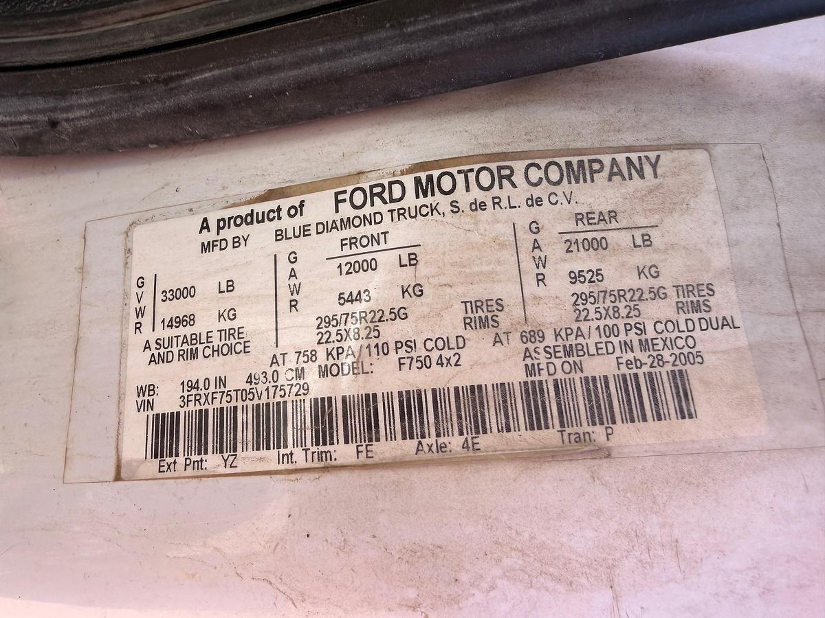 Used 2005 Ford F-750 Lube Truck