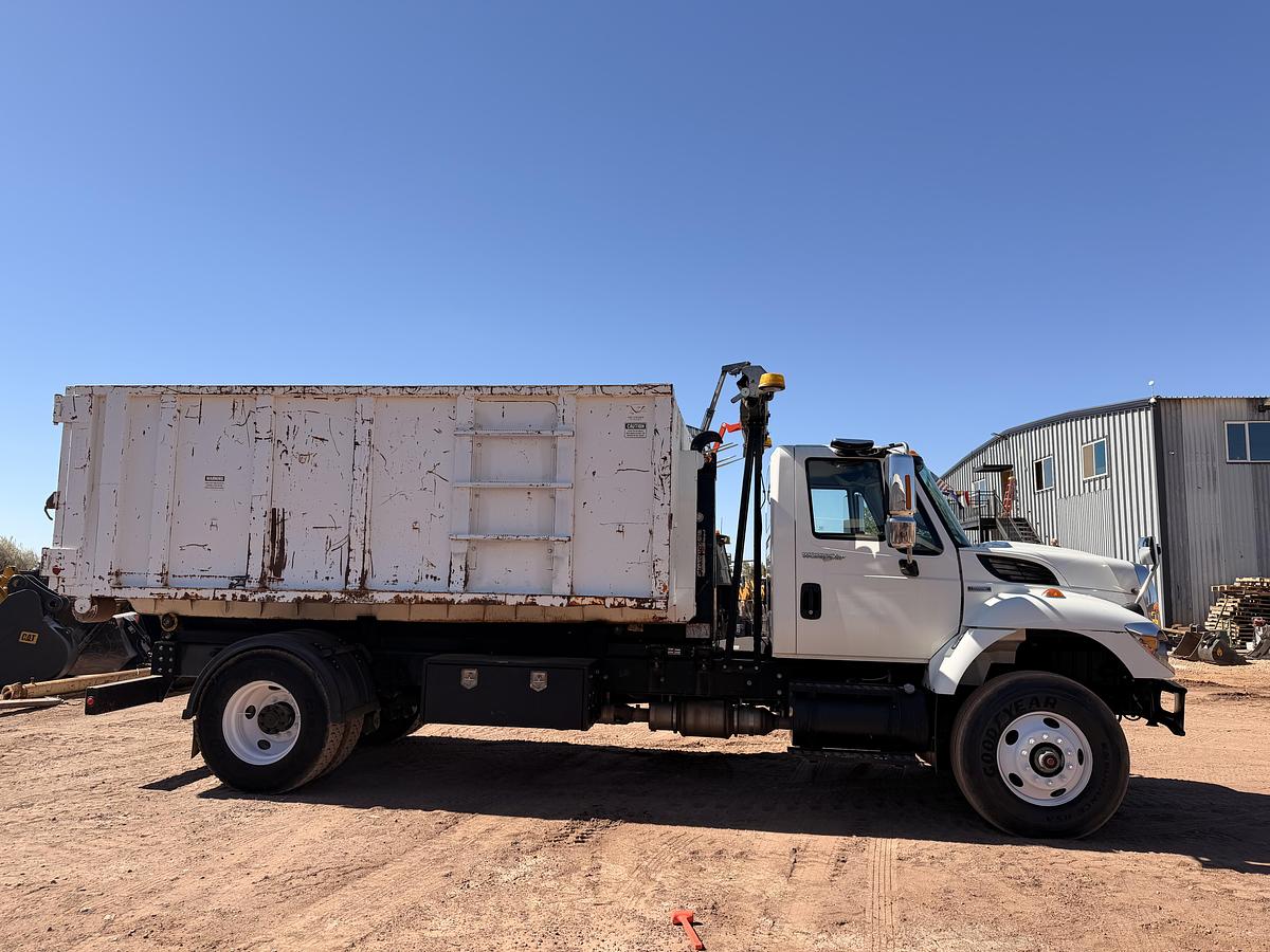 Used 2008 International Hook Truck