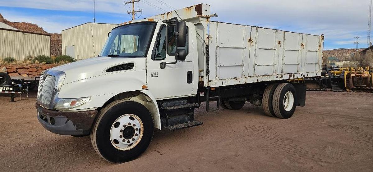 Used 2002 International 4300 DT 466 Dump Truck