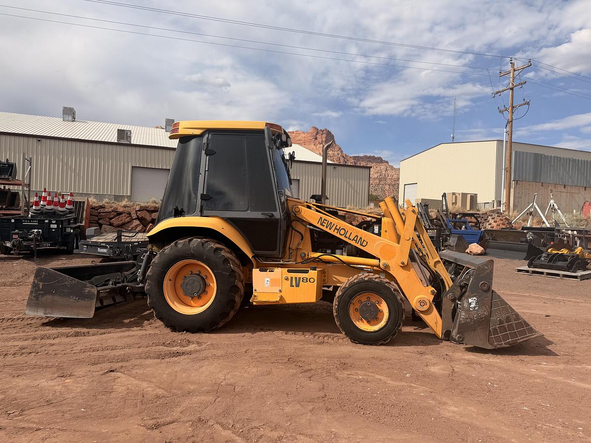 Used 2005 New Holland LV80 Grading Tractor