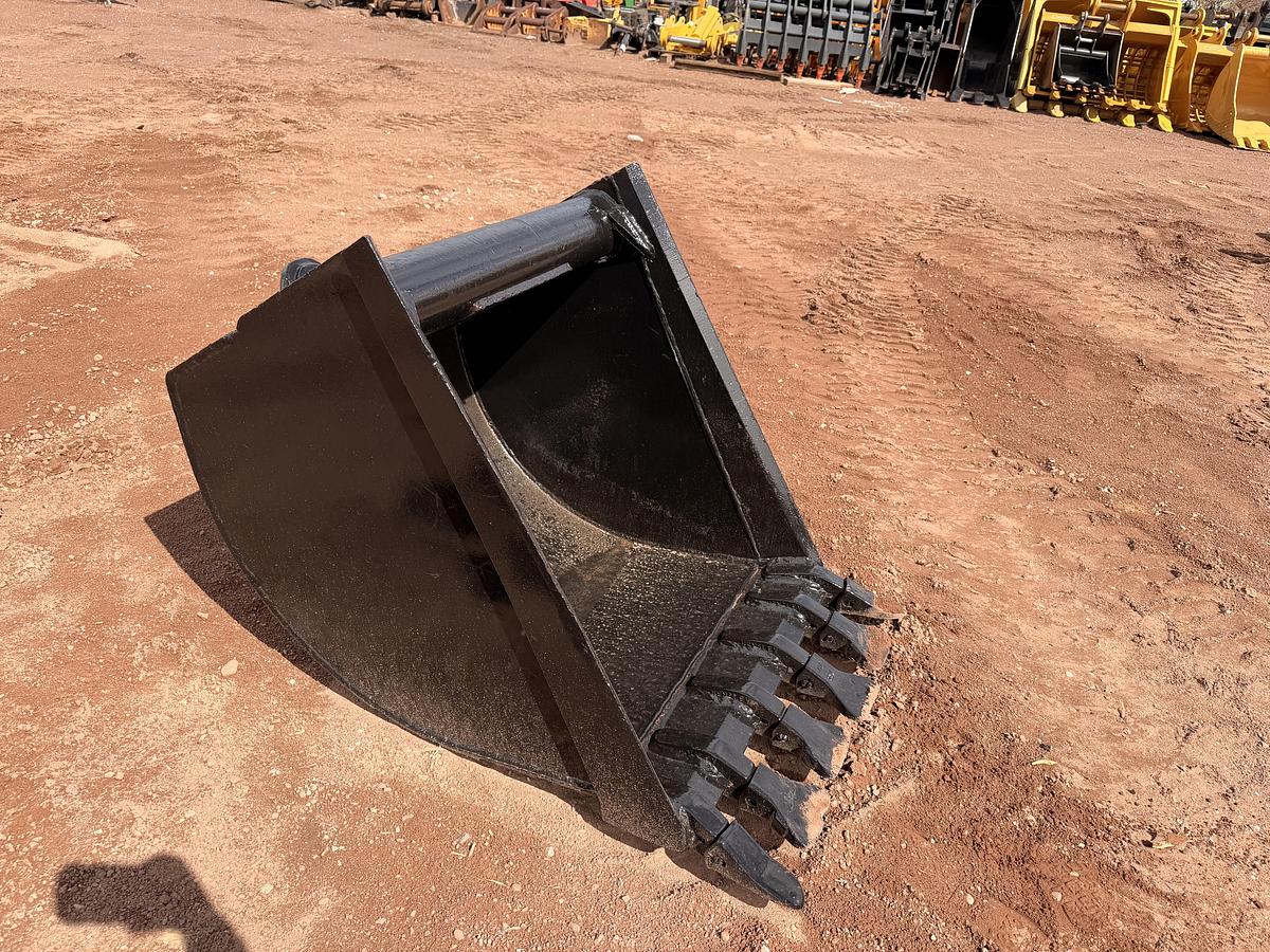 Used Wain-Roy 30" Excavator Bucket