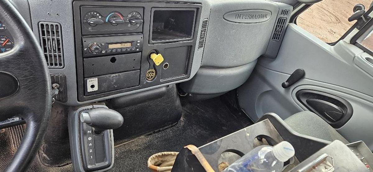 Used 2003 International Crane Truck