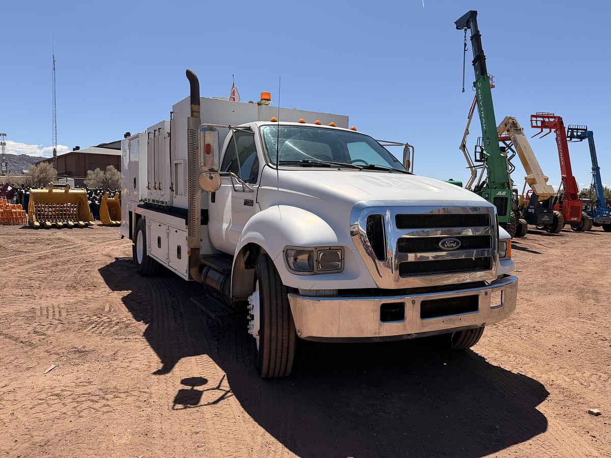 Used 2005 Ford F-750 Lube Truck