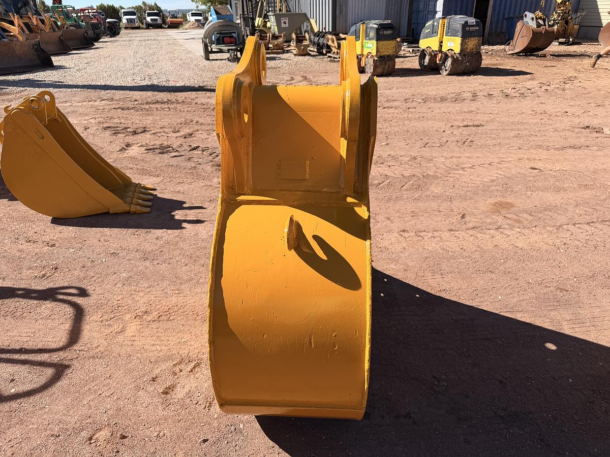 Used 24" Excavator Bucket